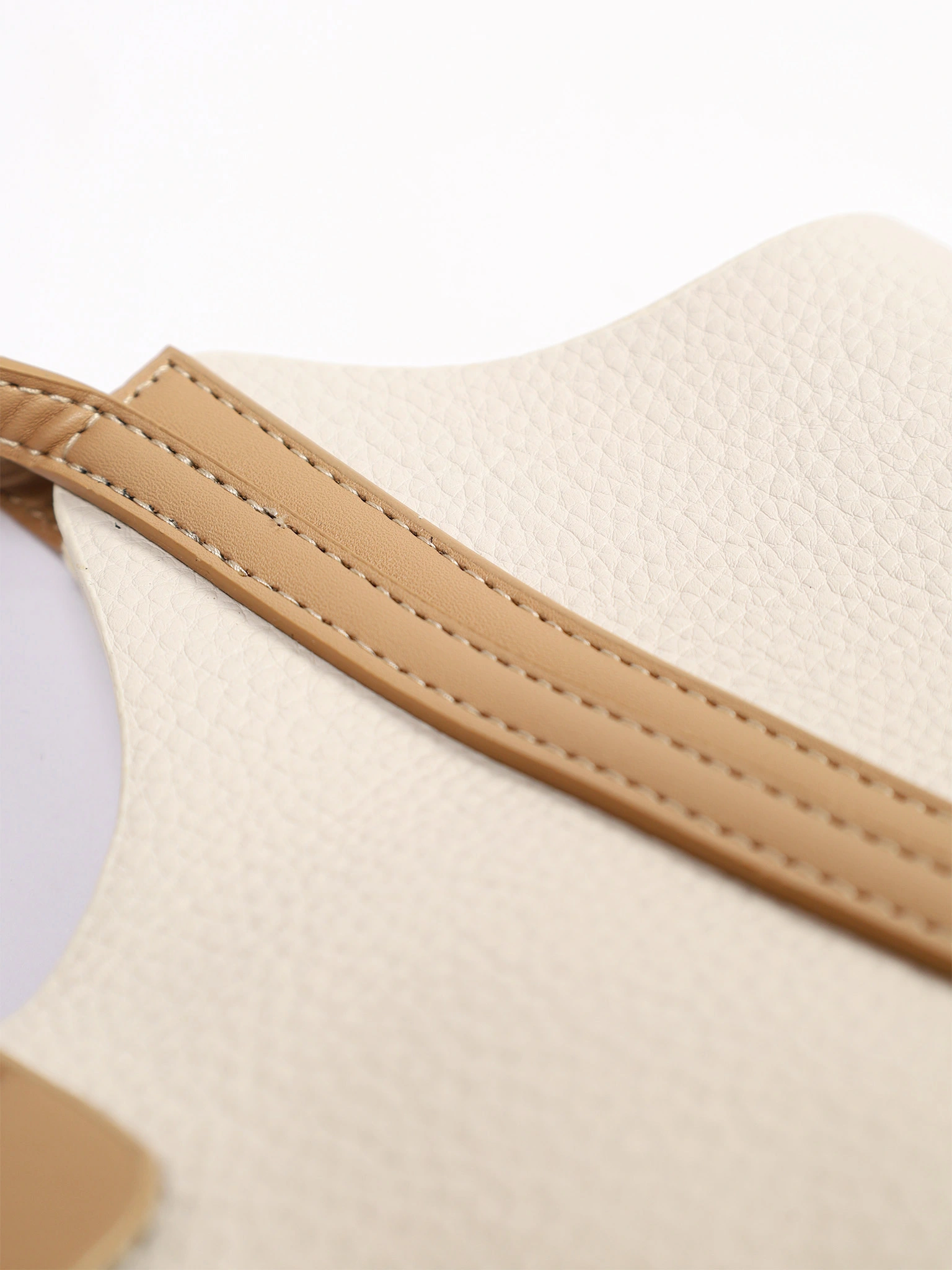 Сумка-тоут с плоскими ручками с брелком-медвежонок в ассортименте